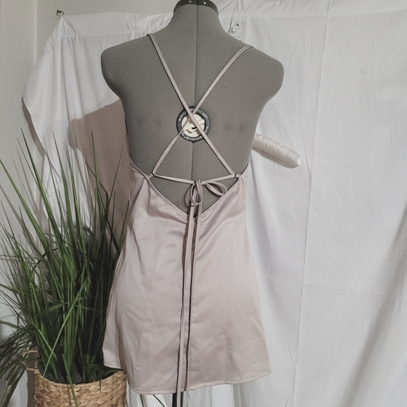 MISSGUIDED button through mini dress in silver satin Size: 4 - Picture 7 of 9